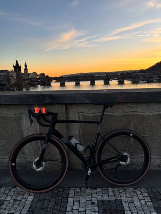 Dneska Praha úplnej sen. 🌤️ Jak jste si užili asi poslední z teplejch prosincovejch dnů? Honili jste dárky… nebo jste...